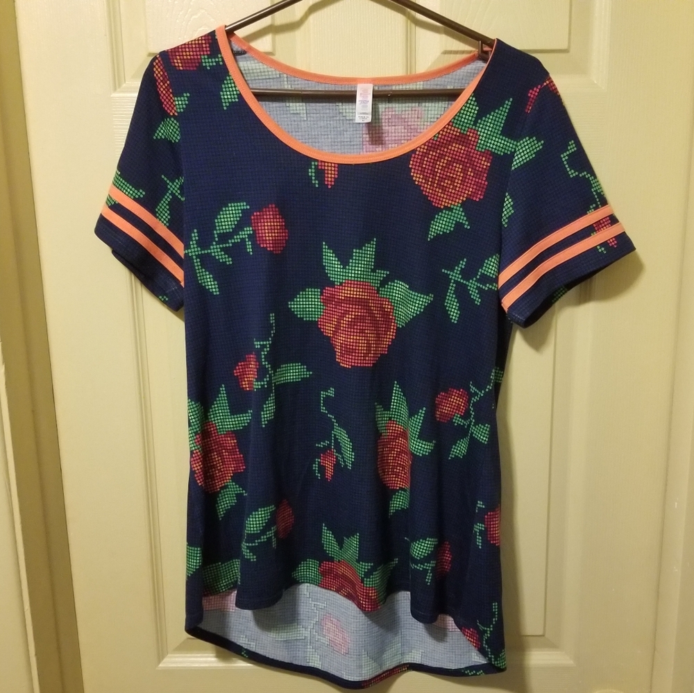 🌻 Lularoe Floral Navy Blue & Pink Classic Tee Size Medium Excellent Condition